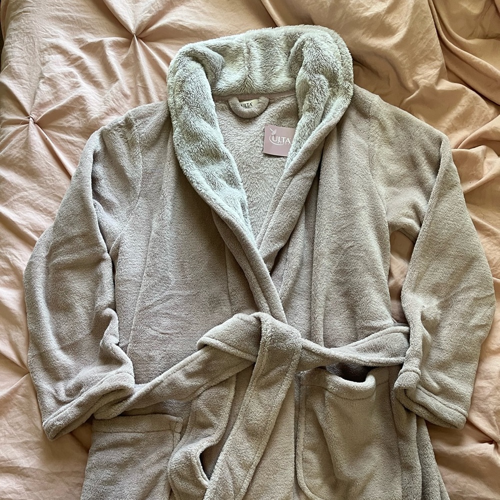 BRAND NEW Ulta Beauty robe w/ pockets